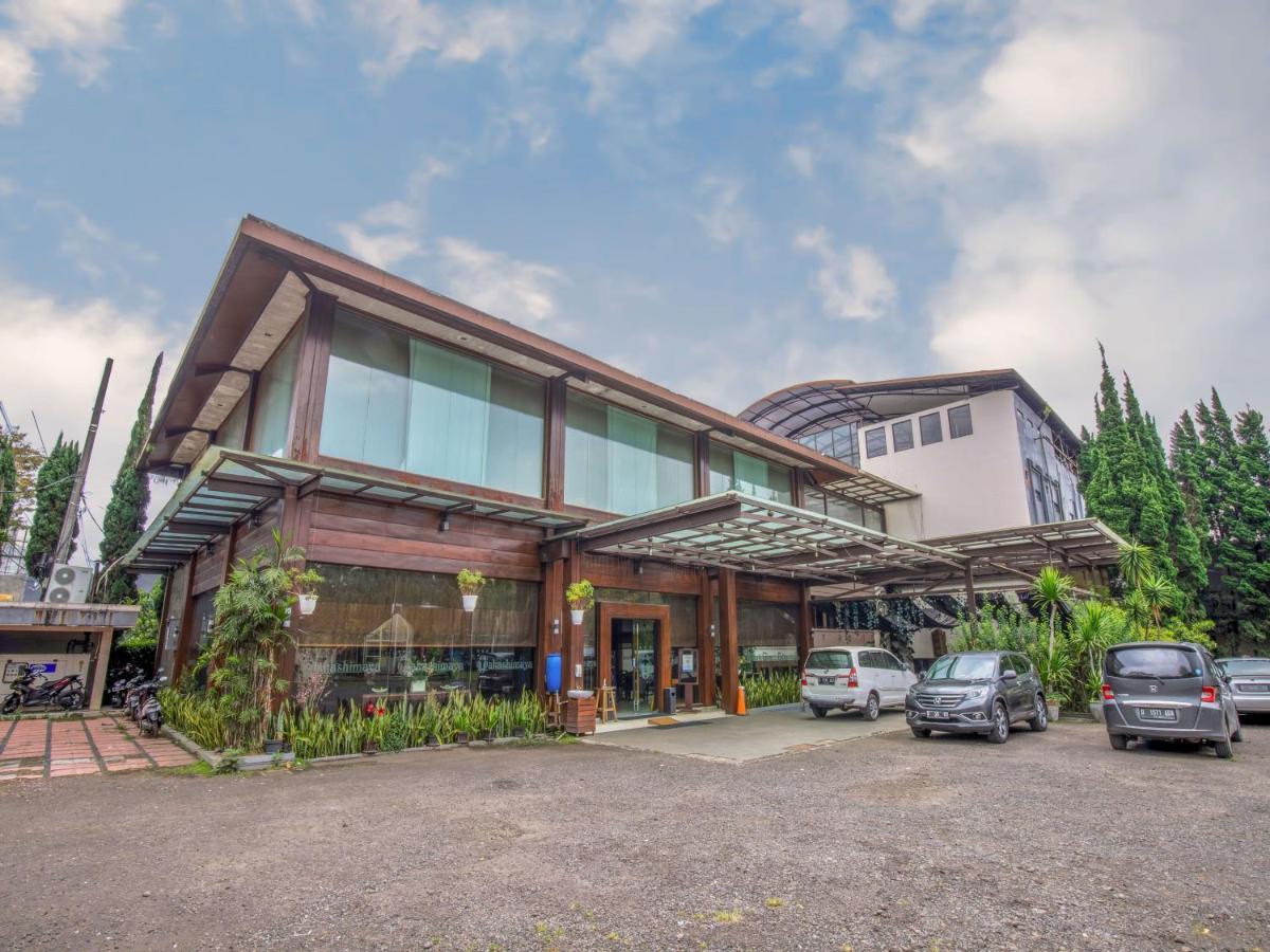 Takashimaya Hotel & Convention Лембанг Экстерьер фото