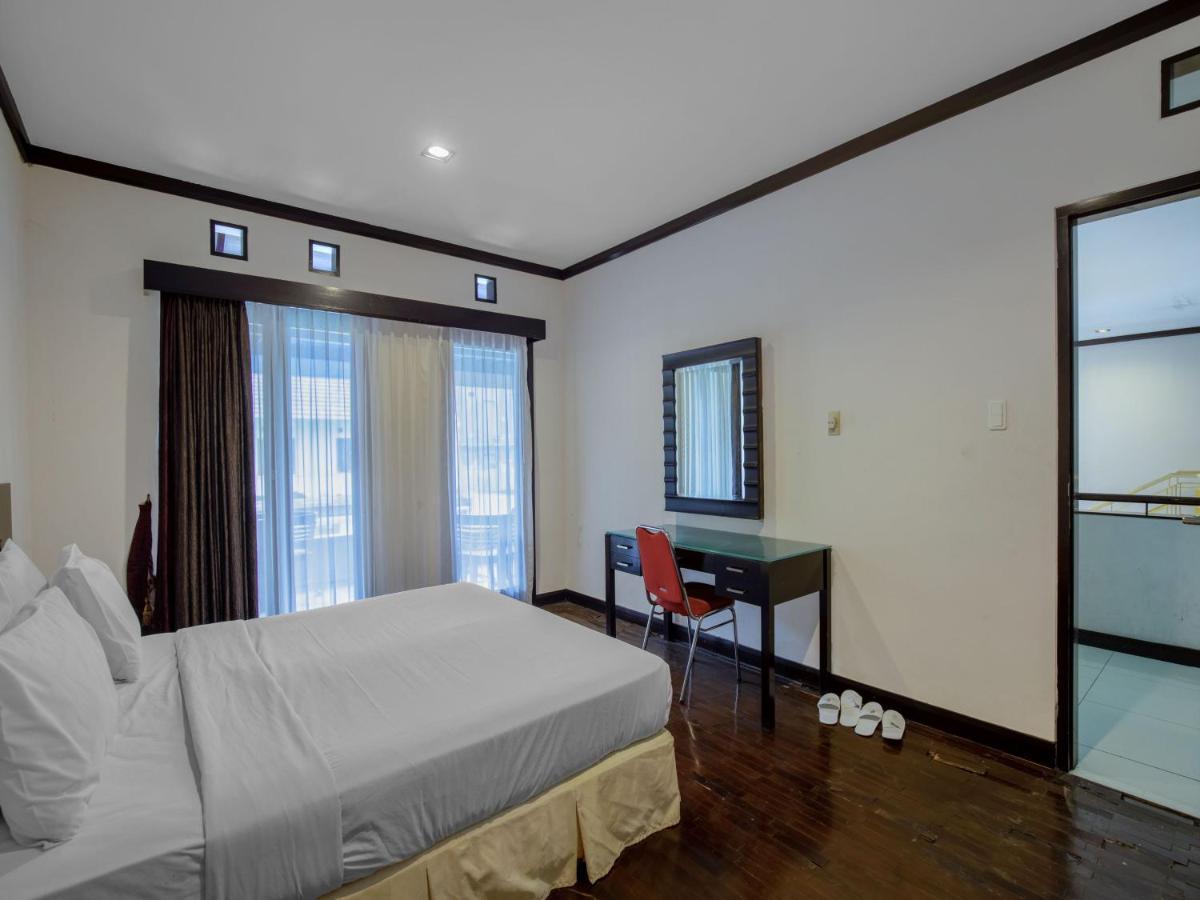 Takashimaya Hotel & Convention Лембанг Экстерьер фото