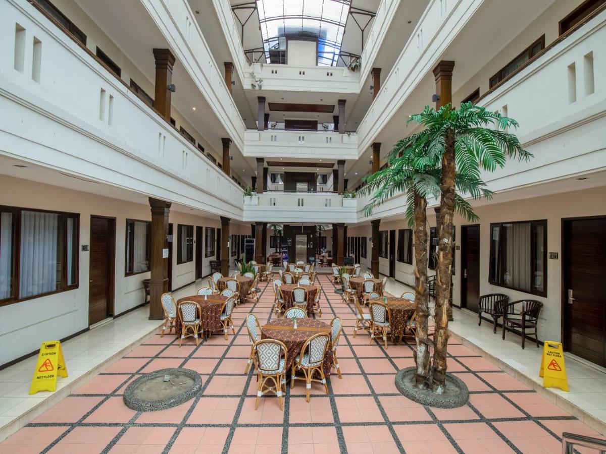 Takashimaya Hotel & Convention Лембанг Экстерьер фото