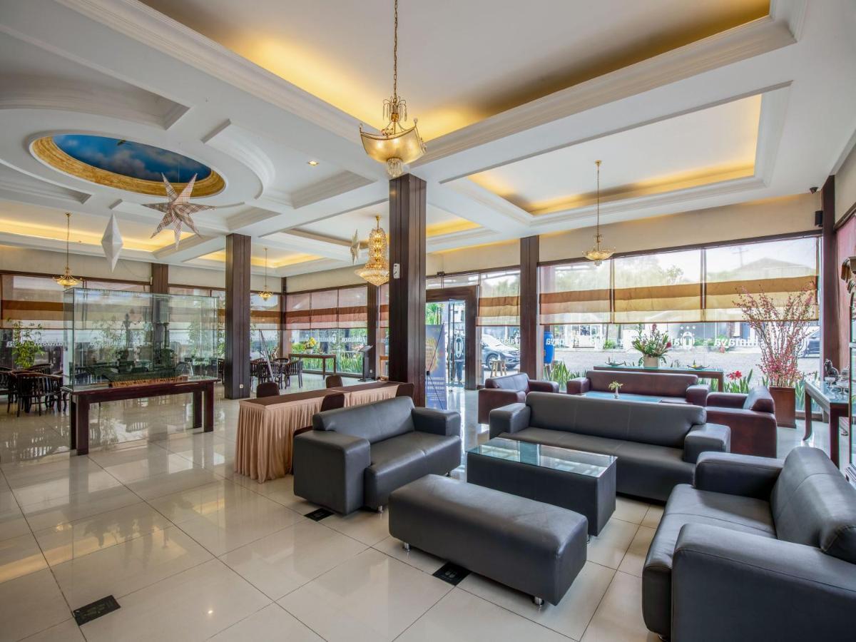 Takashimaya Hotel & Convention Лембанг Экстерьер фото