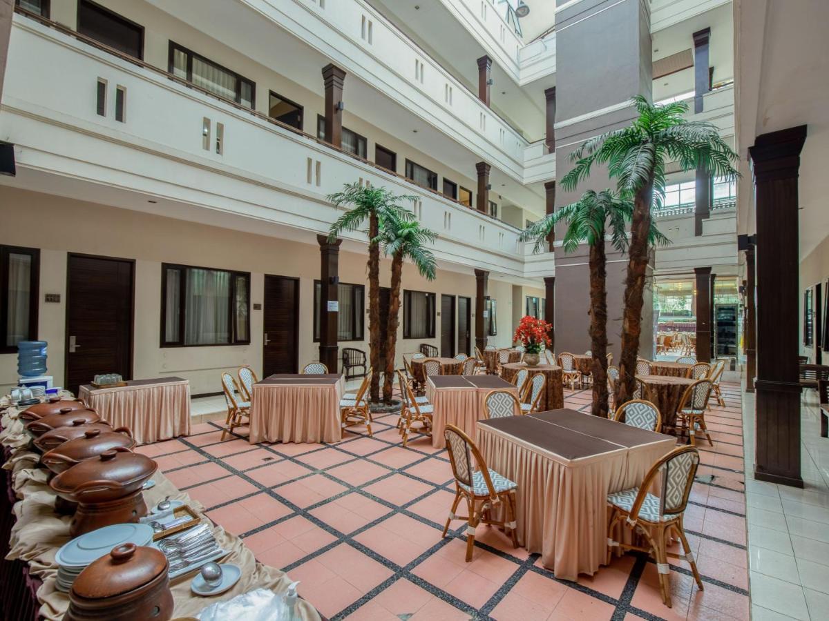 Takashimaya Hotel & Convention Лембанг Экстерьер фото