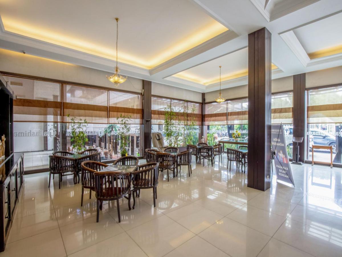 Takashimaya Hotel & Convention Лембанг Экстерьер фото