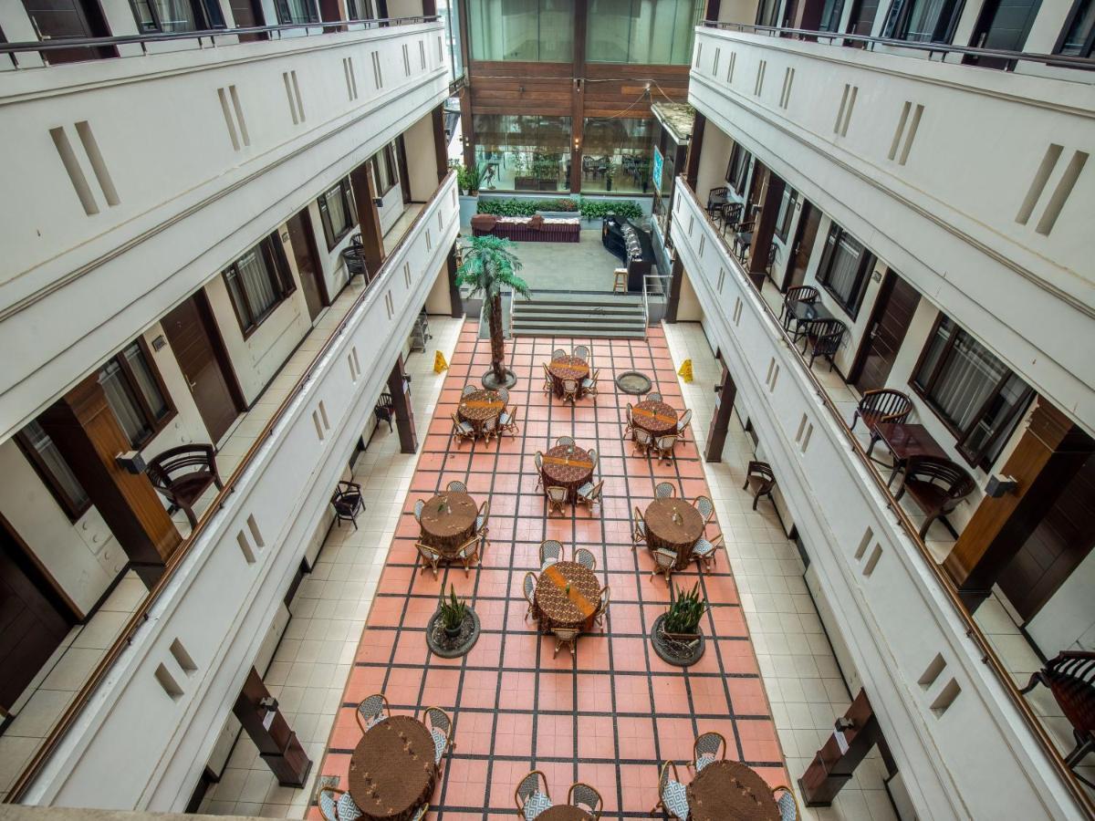 Takashimaya Hotel & Convention Лембанг Экстерьер фото