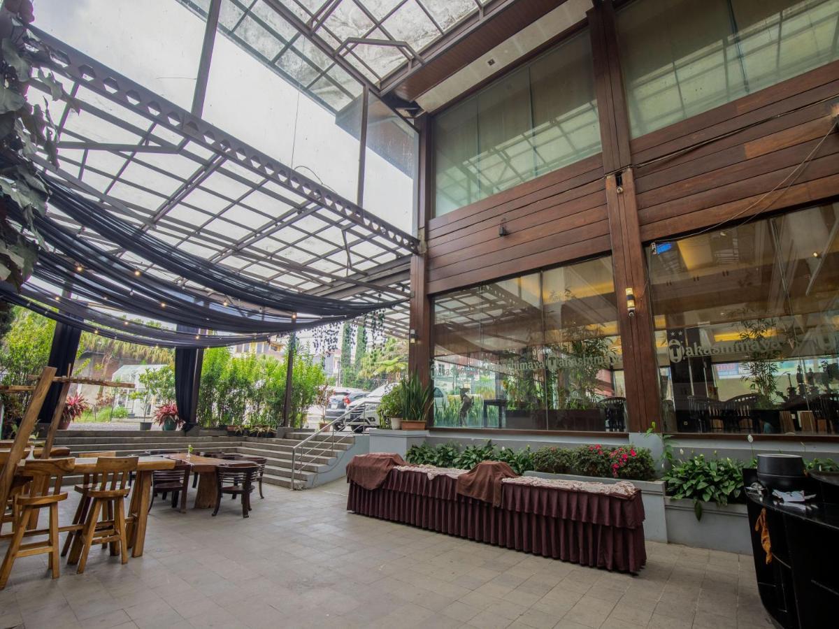Takashimaya Hotel & Convention Лембанг Экстерьер фото