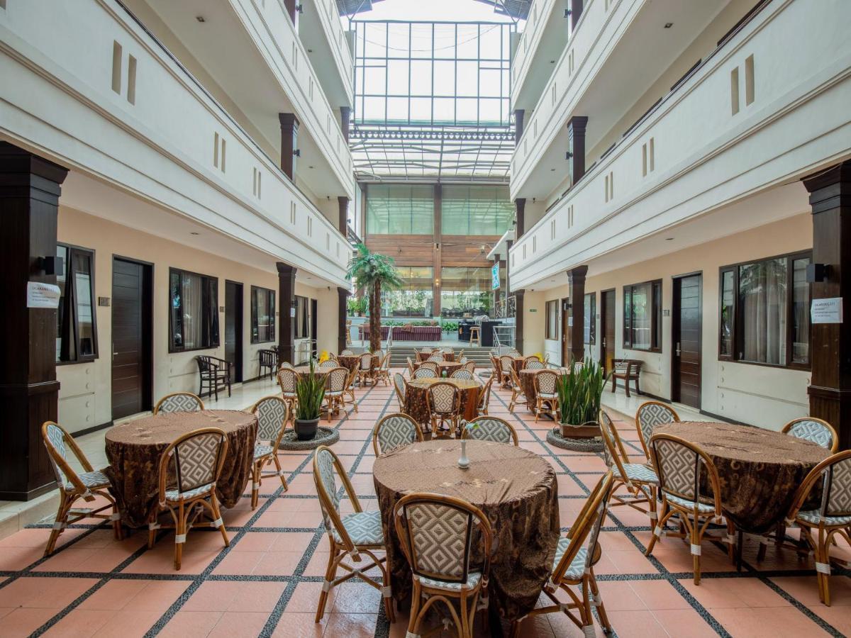 Takashimaya Hotel & Convention Лембанг Экстерьер фото