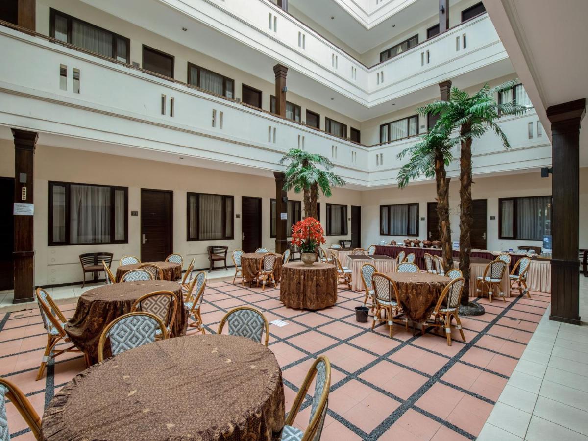 Takashimaya Hotel & Convention Лембанг Экстерьер фото