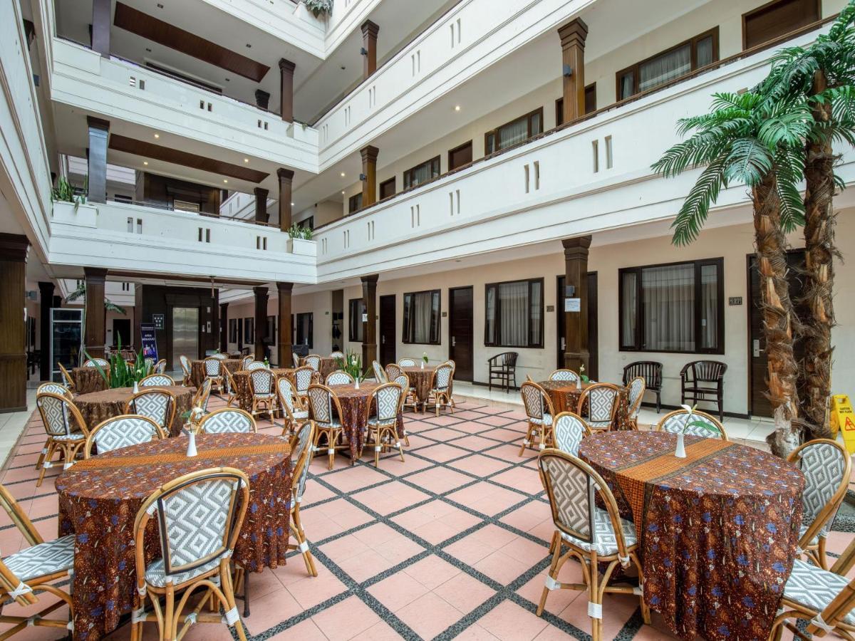 Takashimaya Hotel & Convention Лембанг Экстерьер фото
